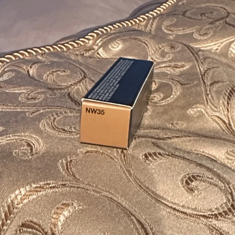 🆕 MAC STUDIO FIX 24-HOUR SMOOTH WEAR CONCEALER NIB